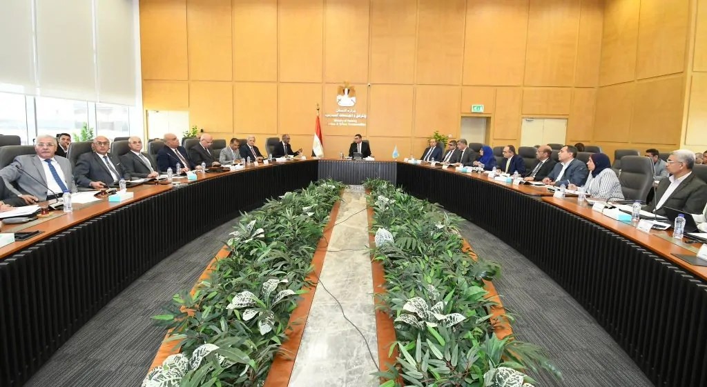 وزير الإسكان: نولي اهتمامًا خاصًا بمشروعات “حياة كريمة” في محافظة أسوان