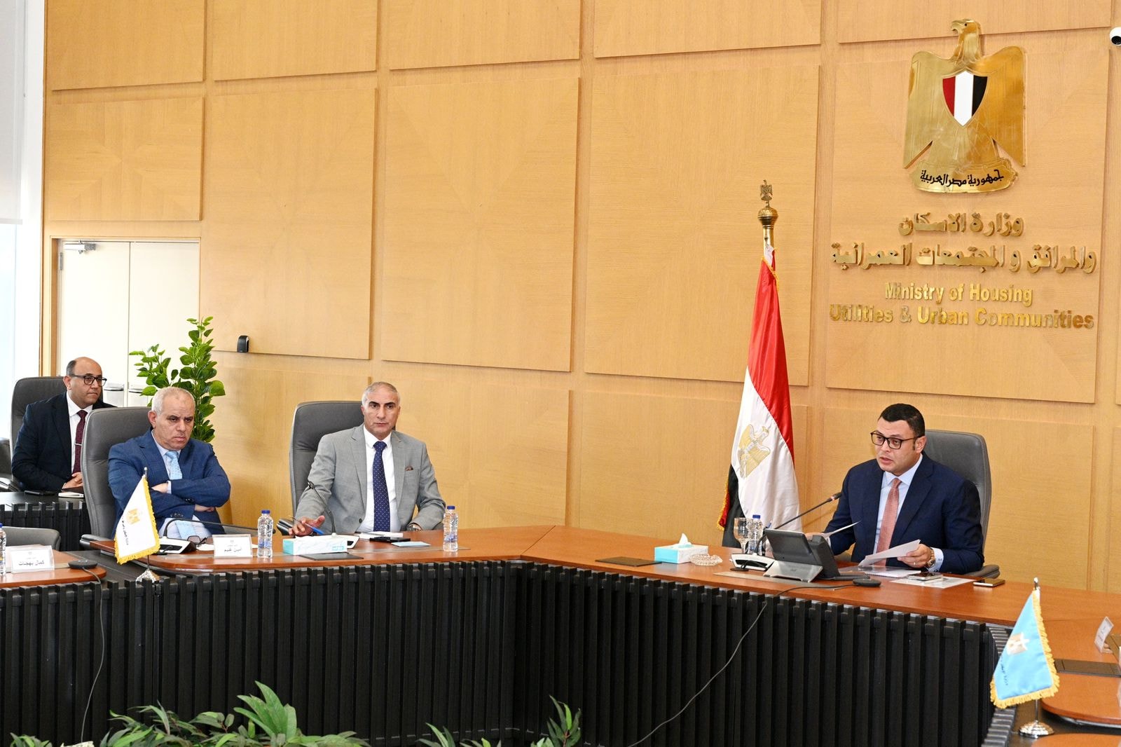 وزير الإسكان يترأس الاجتماع الأول للجنة المشكلةبشأن تشكيل لجنة متابعة تخصيص الوحدات السكنية للموظفين المنتقلين للعمل بالعاصمة الإدارية