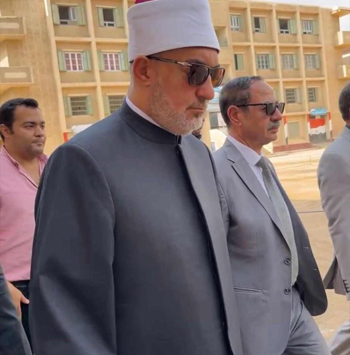 مفتي الجمهورية يُدلي بصوته في انتخابات مجلس الشيوخ 2025: المشاركة واجب وطني