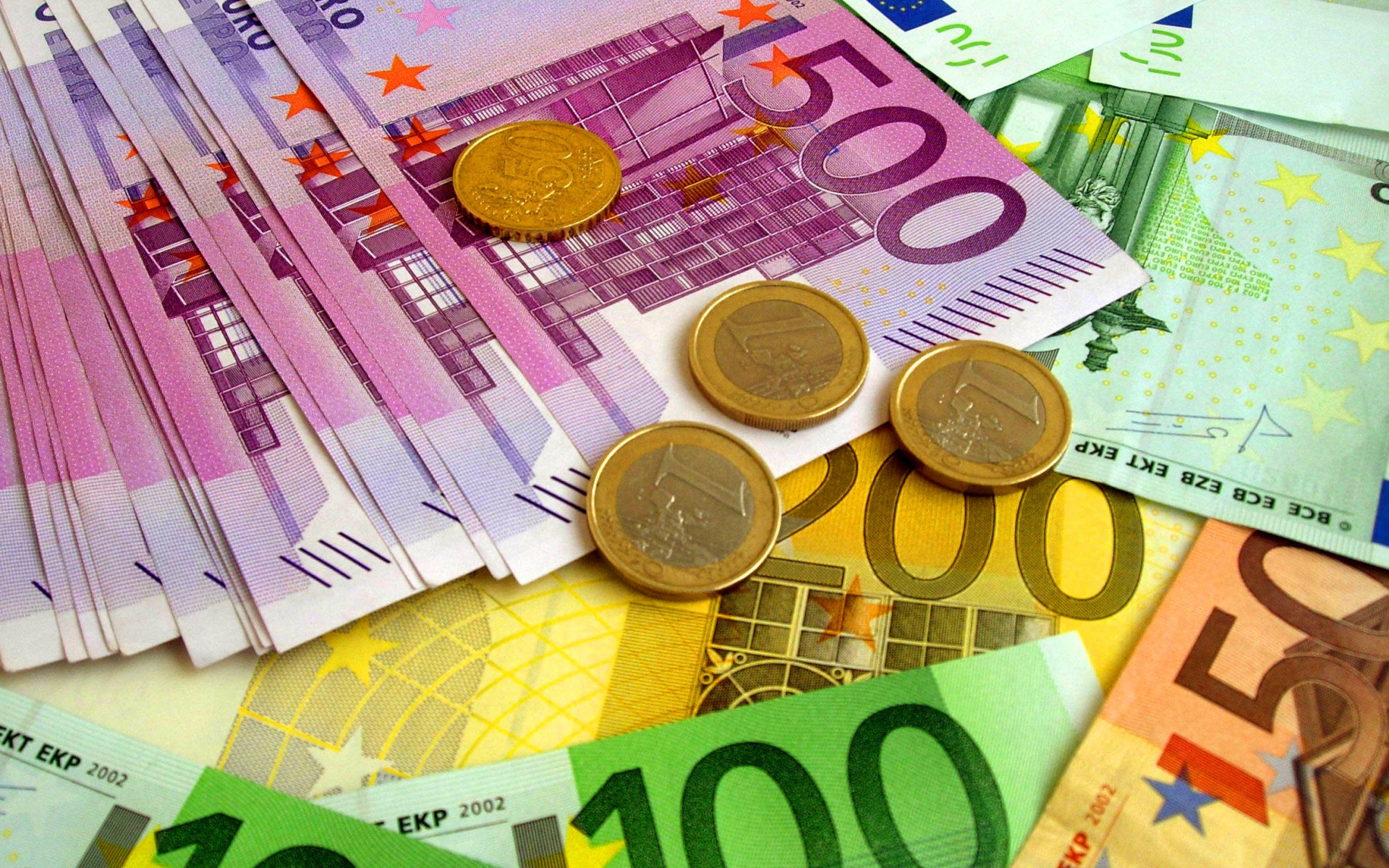تراجع سعر اليورو أمام الجنيه المصري في منتصف تعاملات اليوم 12 أغسطس 2025