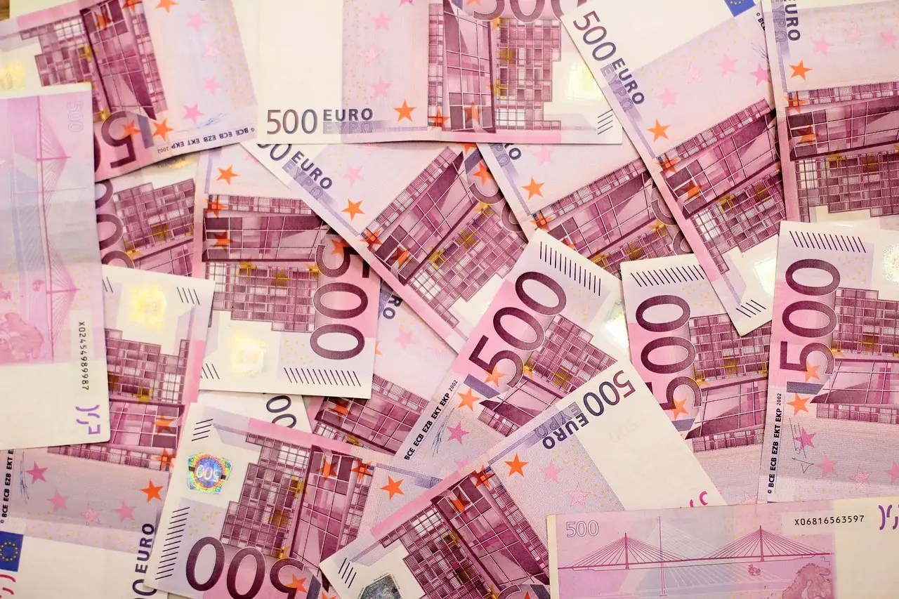 تراجع سعر اليورو أمام الجنيه المصري في بداية تعاملات اليوم الأحد 10 أغسطس 2025