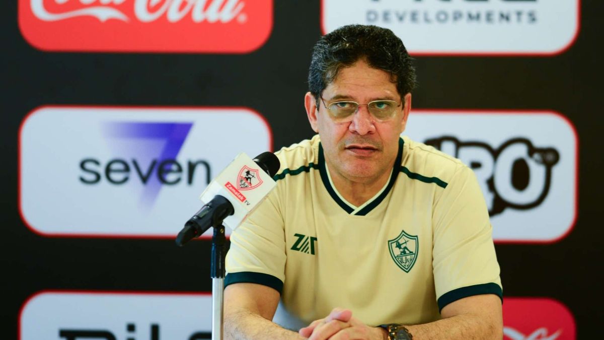 أيمن الرمادي يوضح حقيقة تصريحاته بشأن الزمالك وقائد الفريق