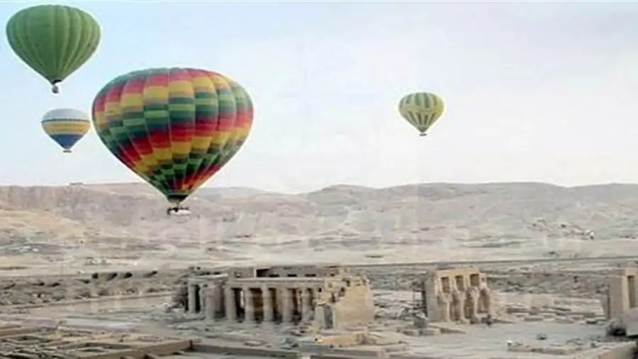 بسبب سرعة الرياح.. إلغاء رحلات البالون الطائر بالأقصر حفاظا على سلامة السائحين