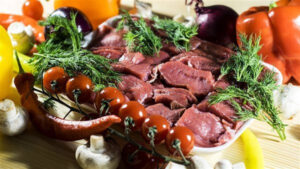 أسعار اللحوم اليوم الجمعة 6 فبراير 2026 تتفاوت بين الأسواق والمراكز التجارية