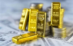 الذهب يتراجع 2% عالميًا وسط تراجع سعر عيار 21 إلى 6540 جنيهًا