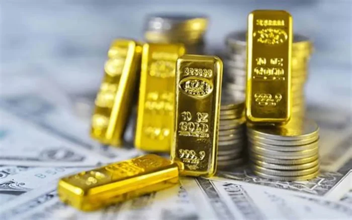 الذهب يتراجع 2% عالميًا وسط تراجع سعر عيار 21 إلى 6540 جنيهًا