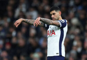 برشلونة يتقدم في مفاوضات التعاقد مع حارس مرمى روميرو