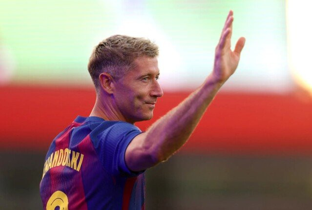 تجديد عقد ليفاندوفسكي ودوره المحتمل في تعزيز قوة هجوم برشلونة في الموسم المقبل