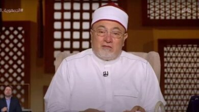 خالد الجندي يوضح معنى الإيثار ويحذر من خطورة تفضيل غيرك على نفسك في العلاقات الإنسانية