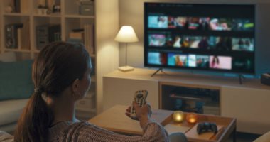 خمس أبراج عاشقة للدراما التلفزيونية يتبادلون فهم شخصيات الناس من خلالها