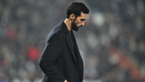 رحلة البحث عن مخرج ريال مدريد يربط ببعض رموز برشلونة