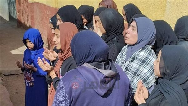 زملاء طالبة الإعدادية المتوفاة قبل ظهور النتيجة يكرمونها بالقرآن ويصرون على حضور دفنها في المنوفية