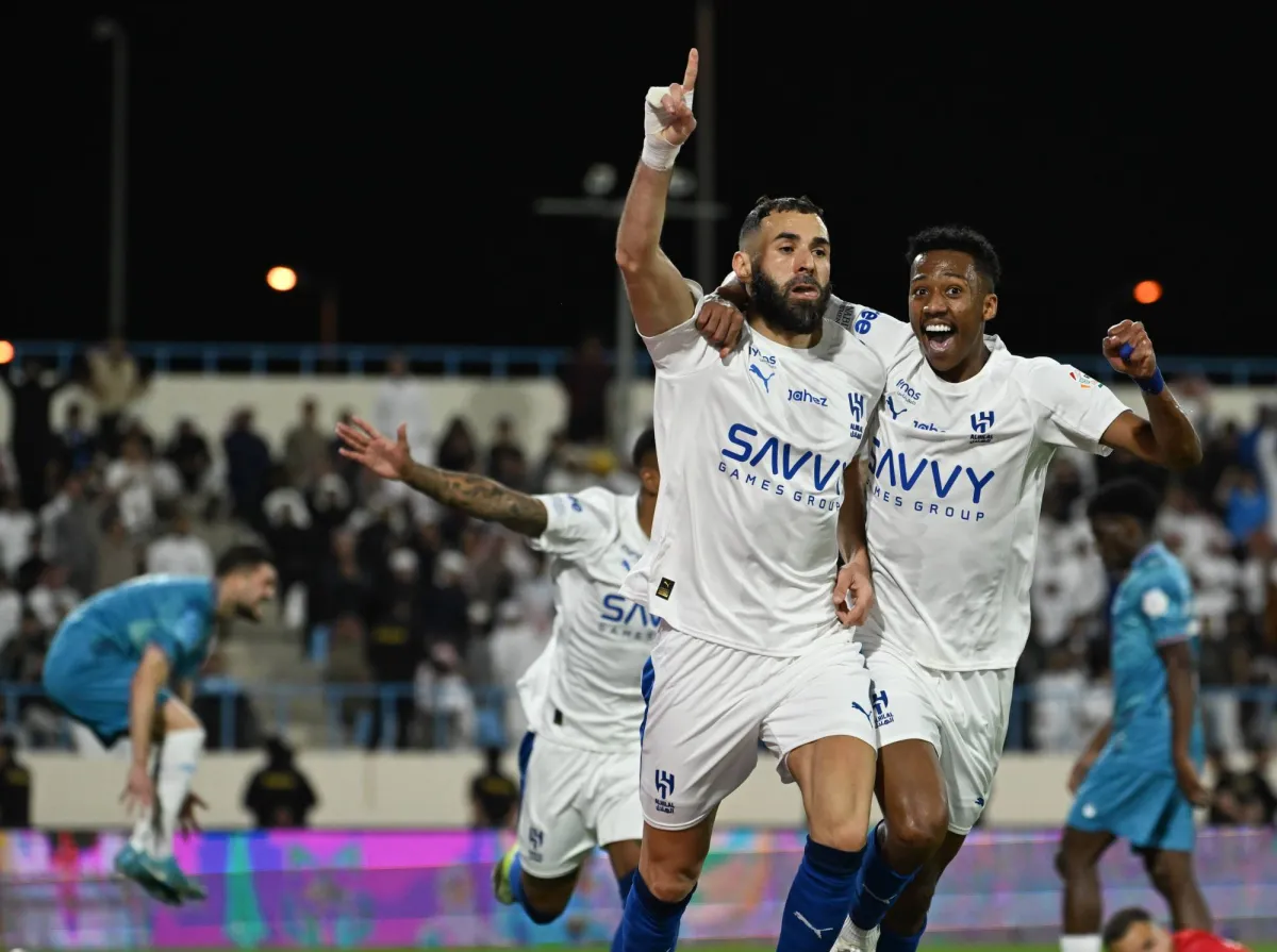 ليلٌ من التألق للنجمان كريم والجهاز الفني الهلال يحقق فوزًا كبيرًا على الأخدود بستة أهداف