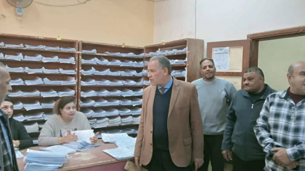 مدير تعليم أسيوط يتفقد كنترول الشهادة الإعدادية ويؤكد اعتماد النتائج الأسبوع المقبل