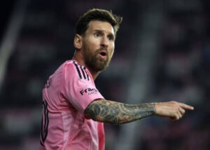 ميسي يعلن حياده في الانتخابات القادمة لنادي برشلونة