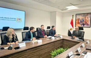 نائب وزير الإسكان يناقش سبل تطوير مشاريع تحلية مياه البحر مع تحالف إماراتي إسباني رائد