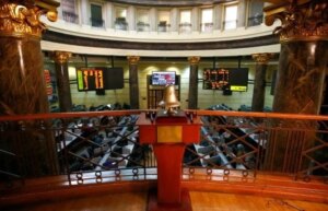 هبوط مؤشرات البورصة في منتصف التعاملات نتيجة لضغوط مبيعات محلية وعربية