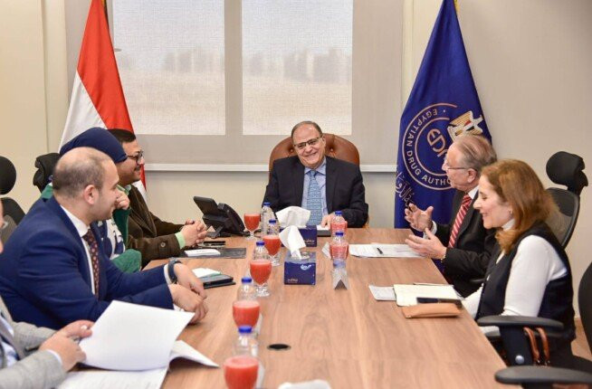 هيئة الدواء تتابع خطط شركة إيبيكو لتعزيز حضورها بالسوق المصرية وتوطين الصناعات الدوائية المتطورة