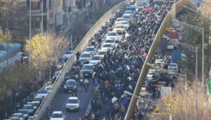 واشنطن تحث مواطنيها على مغادرة إيران فورا مع تزايد التوترات الدولية