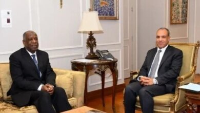 وزير الخارجية يستقبل رئيس الاتحاد العربي للمحاربين القدماء وضحايا الحرب لتعزيز التعاون وتعزيز العلاقات الثنائية