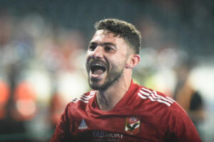 ياسر إبراهيم يشارك في تدريبات الأهلي الجماعية ويستعيد لياقته للمباريات