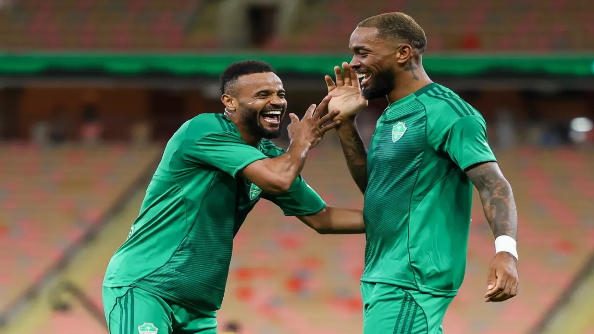 أبو الشامات يفجر مفاجأة صادمة ويكشف عن وجهته المقبلة حال الرحيل عن الأهلي.. الهلال أم الاتحاد؟