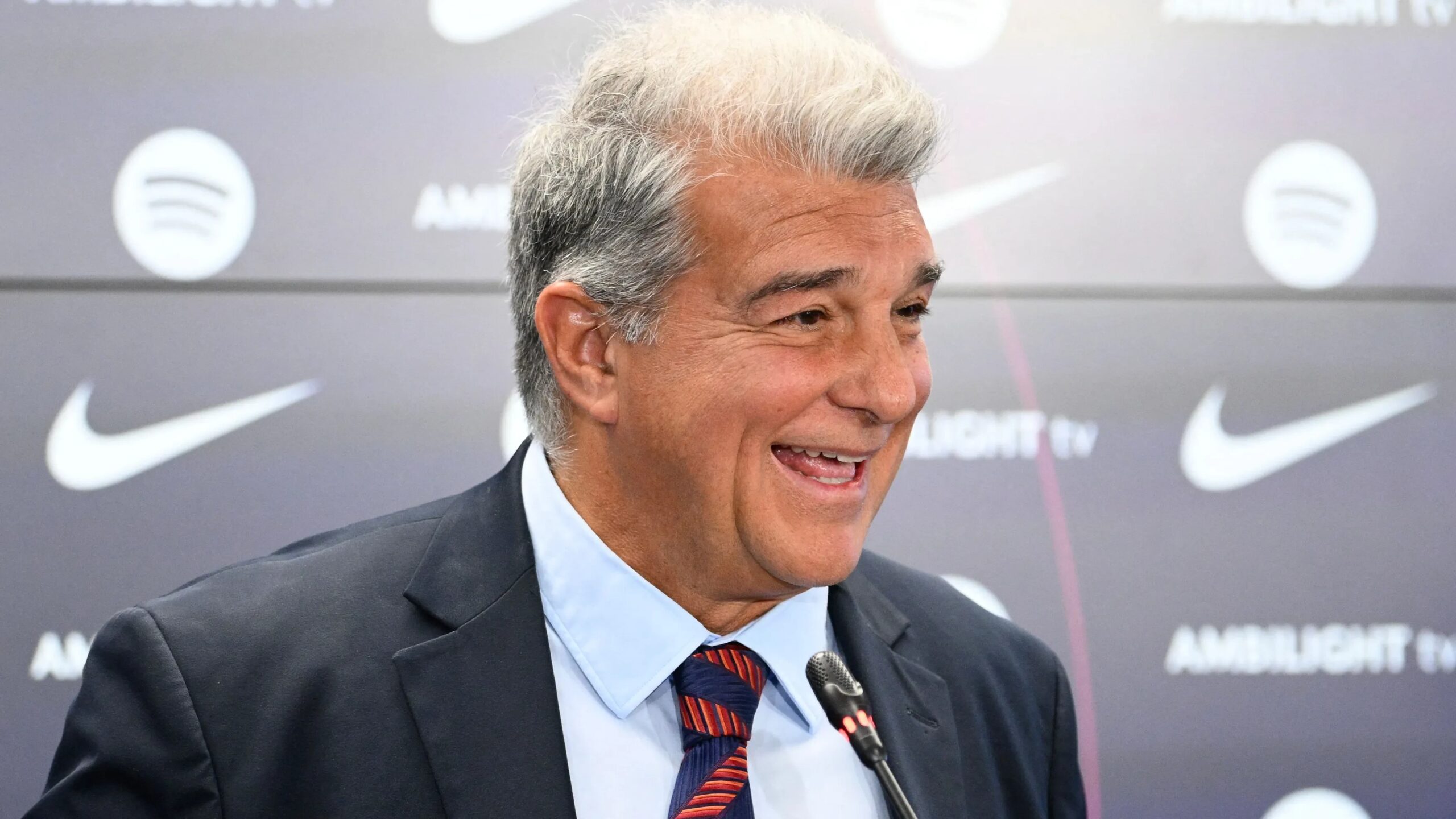 أبورتا يهاجم فونت ويصفه بالمحتال ويشغل الجماهير بالوهم في النادي