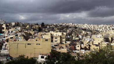 أجواء لطيفة تسيطر على أغلب المناطق خلال النهار، واستقرار غير مستمر يسيطر على مساء اليوم