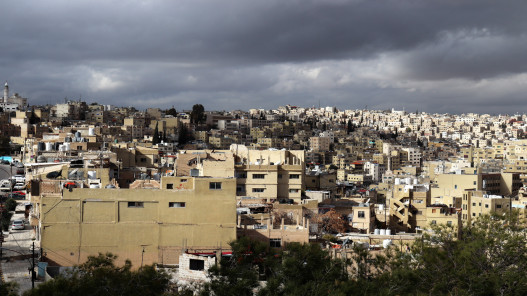 أجواء لطيفة تسيطر على أغلب المناطق خلال النهار، واستقرار غير مستمر يسيطر على مساء اليوم