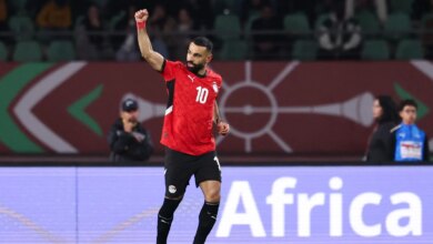 أحمد فتحي يكشف نجم الزمالك ليس سعيدًا ورد محمد صلاح على أزمة الشارة