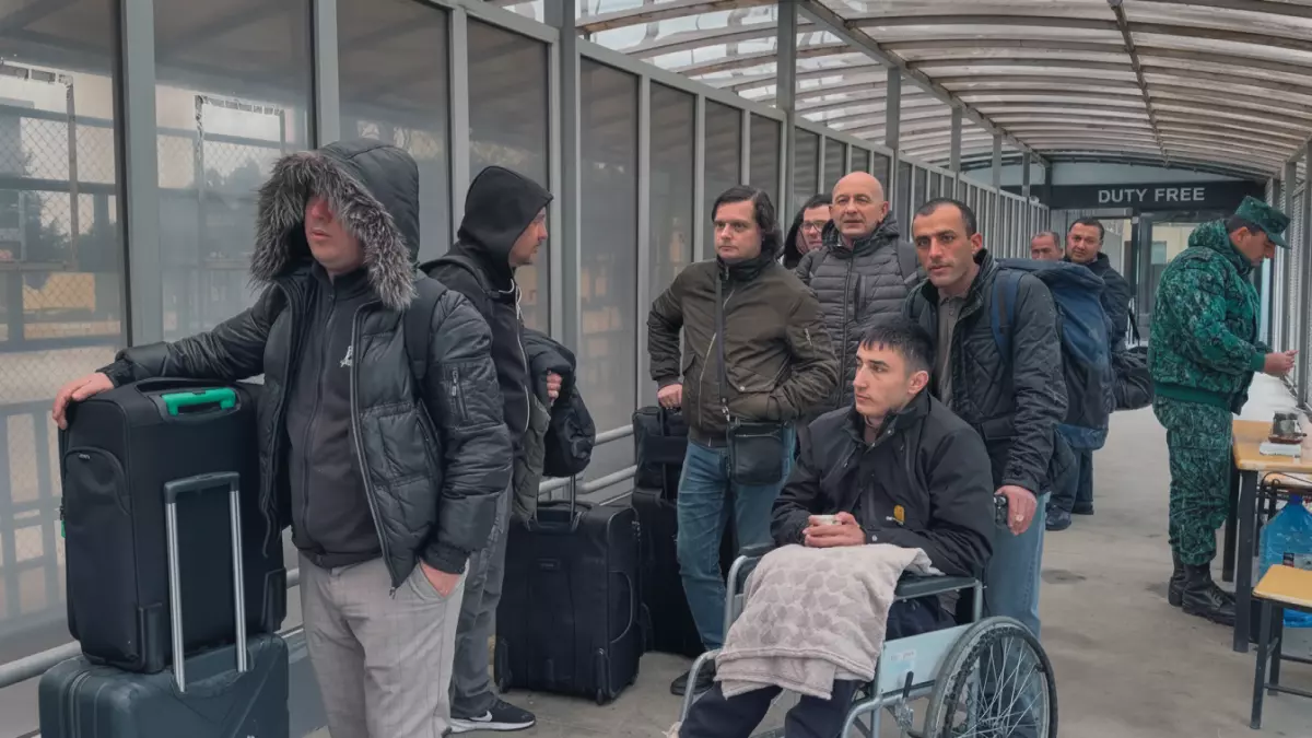 أذربيجان تُجلي دبلوماسييها فوراً من إيران إثر قصف مسيّرات طهران لأراضيها وتهديدات التصعيد