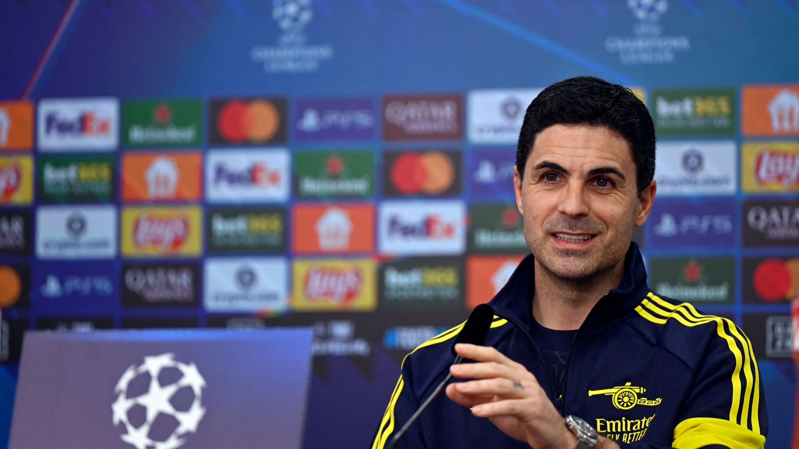 أرتيتا يعيد خدمات ثلاثي آرسنال قبل مواجهة ليفركوزن وسط غياب القائد