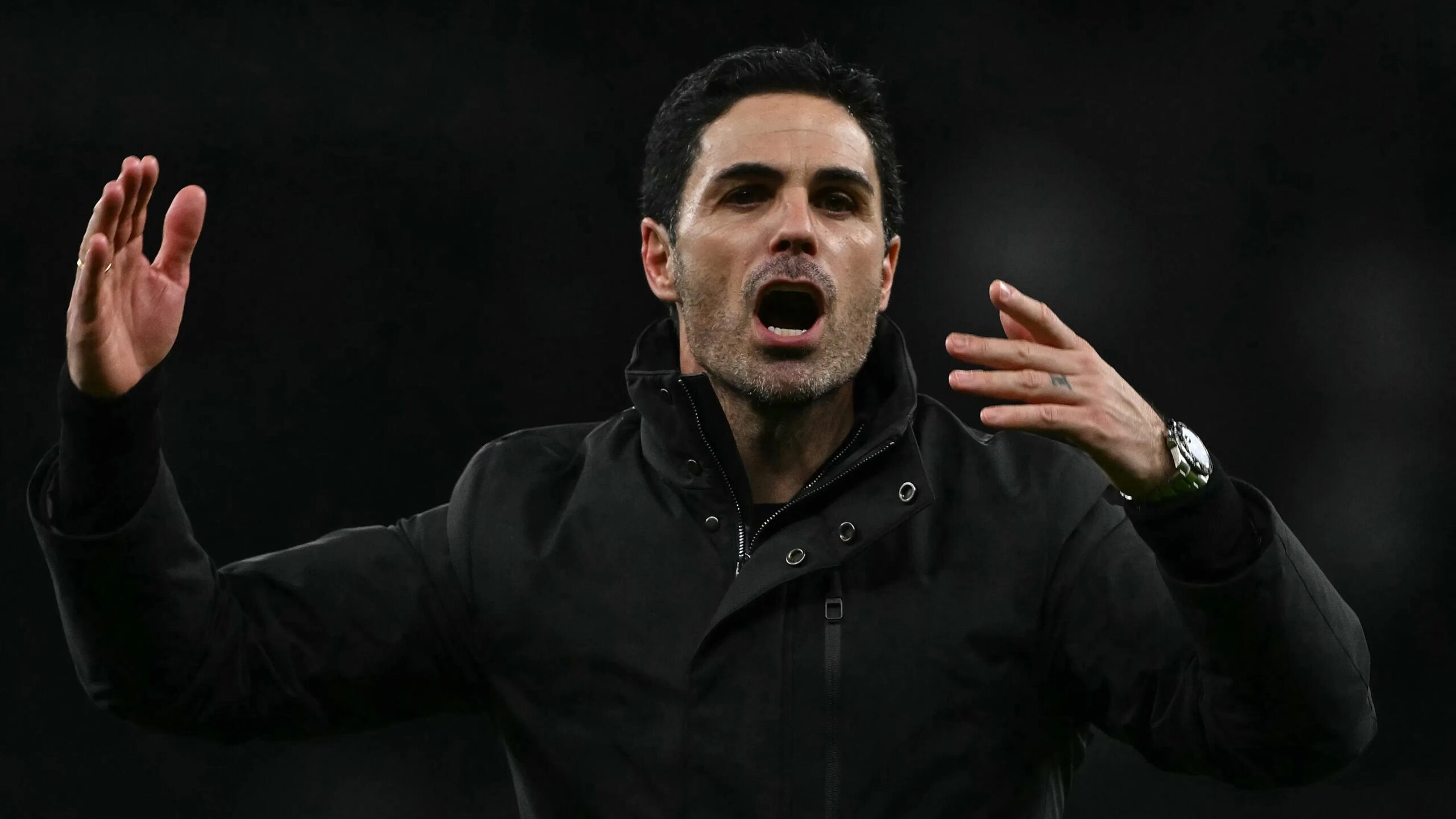 أرتيتا يواجه تحديات حامية مع سوء الملاعب وتأثيرها على سمعة آرسنال