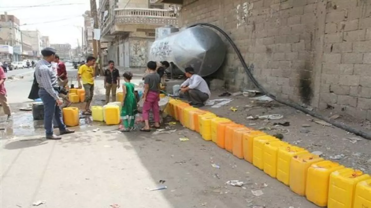 أزمة مياه خانقة في إب خلال رمضان تُشدد المعاناة وتتكرر فضيحة الاستيلاء الحوثية على مشاريع المياه الحيوية