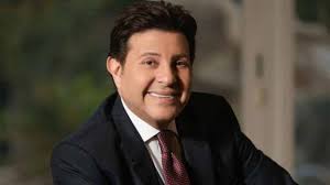 أسرة هاني شاكر تدرس نقله إلى باريس للعلاج amid تدهور حالته الصحية