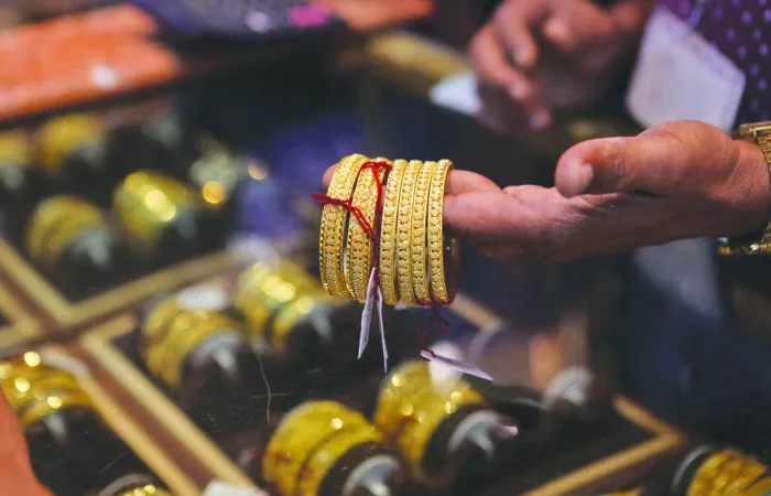 أسعار الذهب تتجاوز حاجز الـ100 جنيه للجرام مساء اليوم في محلات الصاغة