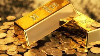 أسعار الذهب تتراجع أمام قوة الدولار وارتفاع التضخم في بداية عطلة نهاية الأسبوع