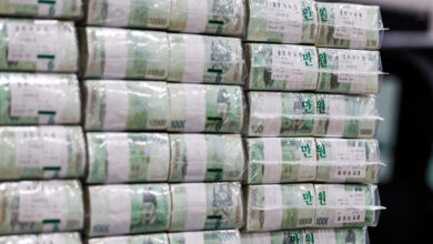 أسعار العملات وأسهم الأسواق الناشئة تتجه نحو أسوأ أسبوع منذ جائحة كورونا وسط اضطرابات الأسواق العالمية