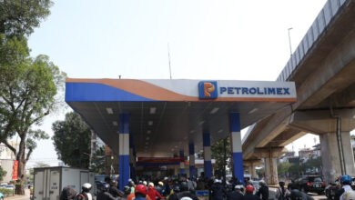 أسعار النفط العالمية تتجاوز 100 دولار، مع استقرار الأسعار المحلية رغم عدم التغير