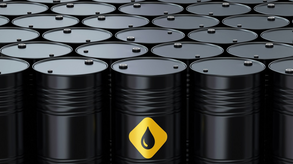 أسعار النفط العالمية تتجاوز 90 دولارًا وتحافظ على مكاسبها القياسية