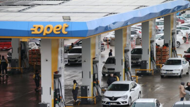 أسعار النفط العالمية تتصاعد رغم جهود وكالة الطاقة الدولية لخفض مستويات احتياطياتها القياسية