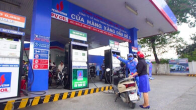 أسعار النفط العالمية تقترب من مستوى 100 دولار للبرميل مع ارتفاع يتجاوز 12%