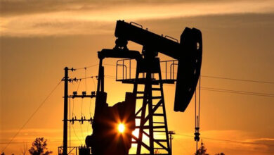 أسعار النفط تهبط 7% مع تزايد الآمال في إنهاء الصراع.. وترقب خطوات حكومية لكبح الزيادات