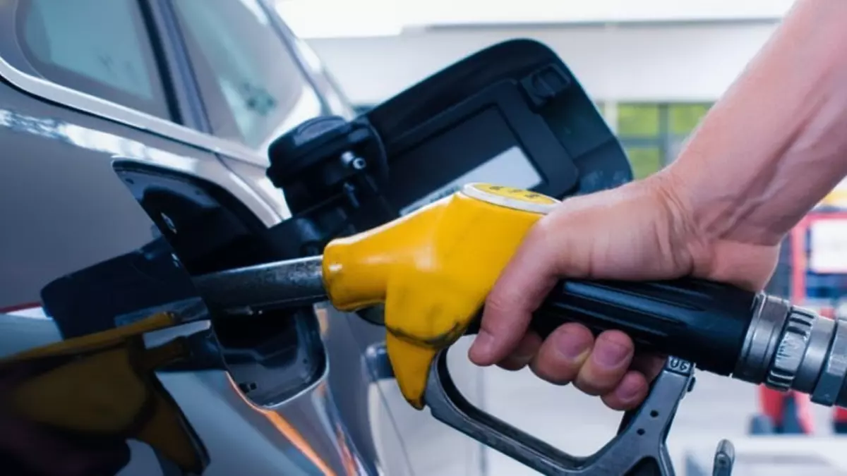 أسعار الوقود في مصر تتحدى العاصفة العالمية.. هل ستصمد أمام احتمالات إغلاق مضيق هرمز وتأثيراتها؟