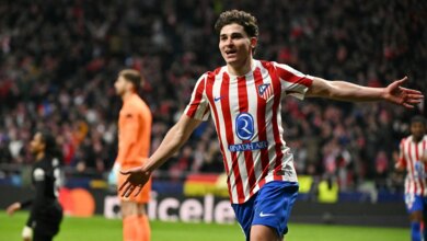 ألفاريز يثير تساؤلات جماهير برشلونة حول مستقبله بعد تصريحه الغامض