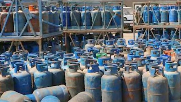 أول مواجهة حاسمة لمحافظ سوهاج.. أزمة بوتاجاز تتصاعد وتصل إلى 300 جنيه في السوق السوداء بــشطورة وبقية المناطق