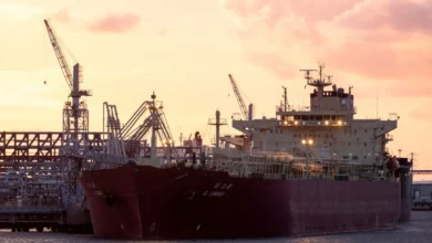 إدارة ترمب تدرس وقف تطبيق "قانون جونز" لمواجهة ارتفاع أسعار النفط