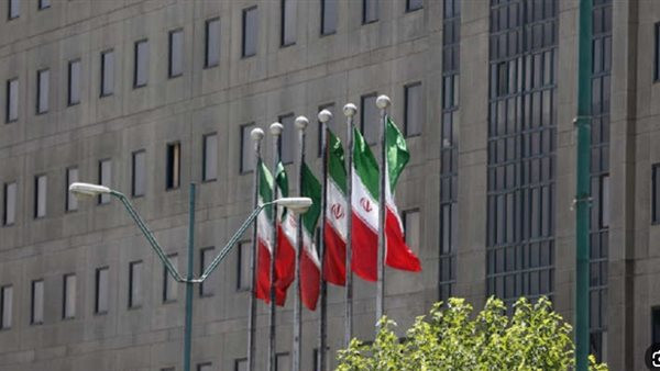 إيران تعتقل 30 شخصًا بتهمة التجسس لصالح إسرائيل والولايات المتحدة في تصعيد أمني جديد