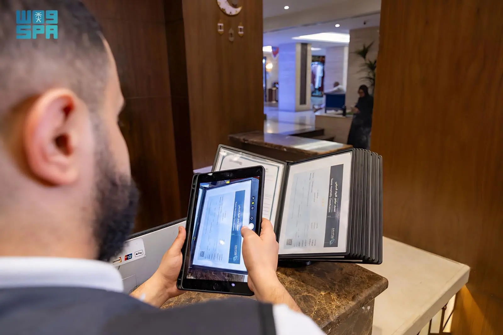 إيقاف أربع شركات لخدمات المعتمرين لارتكابها مخالفات نظامية وتعليمات الحج والعمرة—تحذير صارم وتنويه بالتصدي للمخالفين