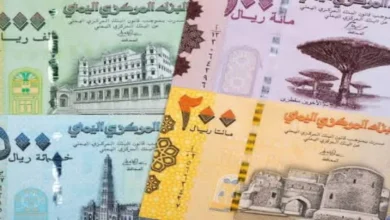 اتساع فجوة أسعار الريال اليمني بين عدن وصنعاء وتجاوز الدولار حاجز الـ1000 نقطة